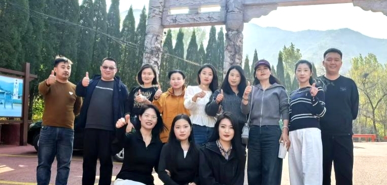 昱景蘭庭營銷部開展員工團建活動，踐行“讓家人更幸?！逼髽I(yè)使命
